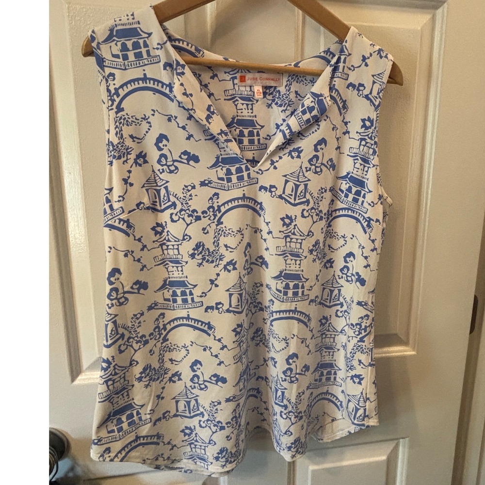 Jude Connally Blue White Pagoda Chinoiserie Sleeveless Split V-Neck Top USA XL